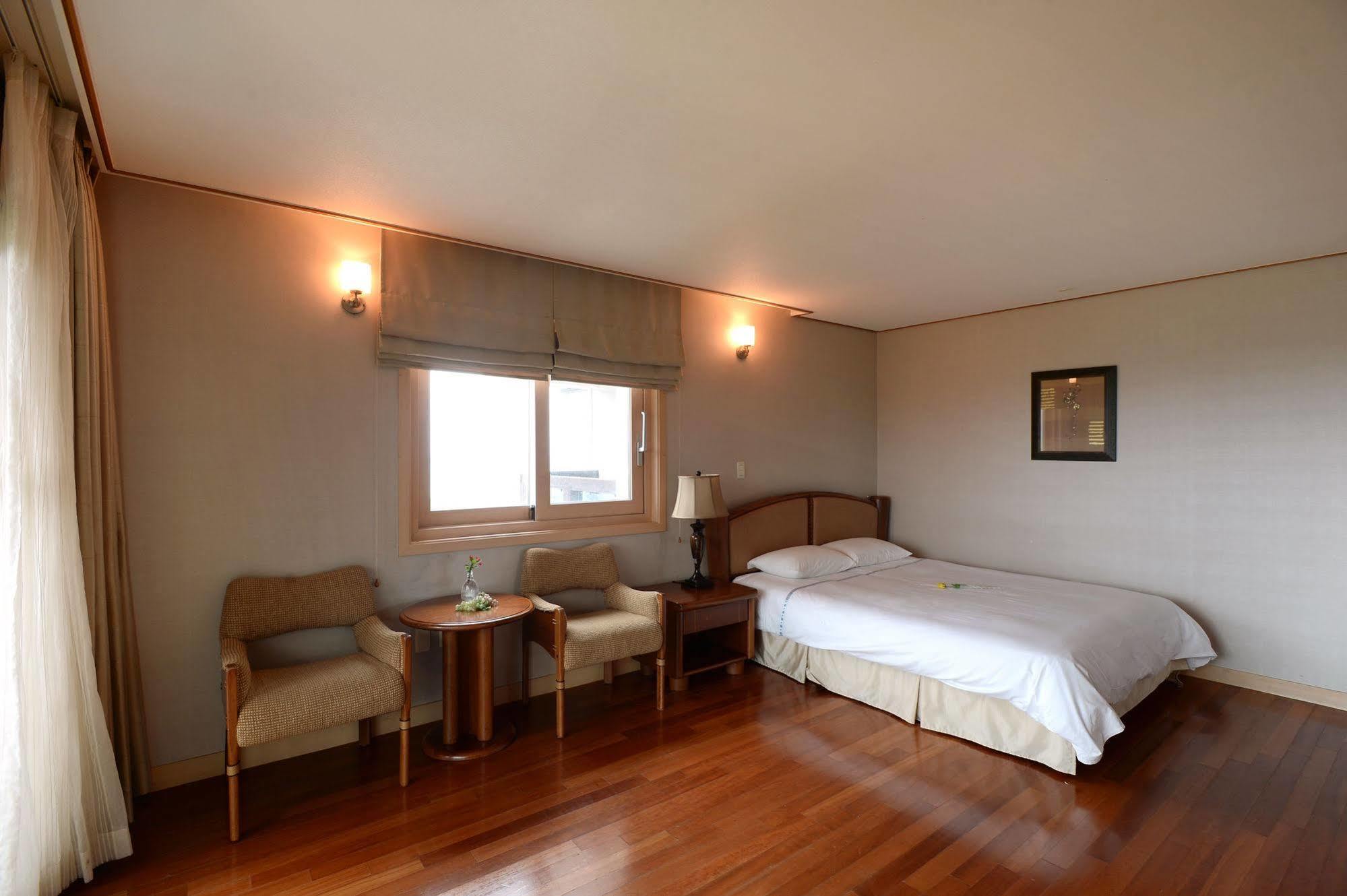 Minitel Soul Hotel Seogwipo Bagian luar foto